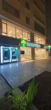 ATM’leri ve ışıklı tabelasıyla şube girişi