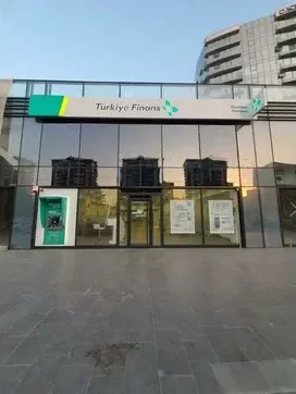 Cam cepheli Türkiye Finans şube girişi